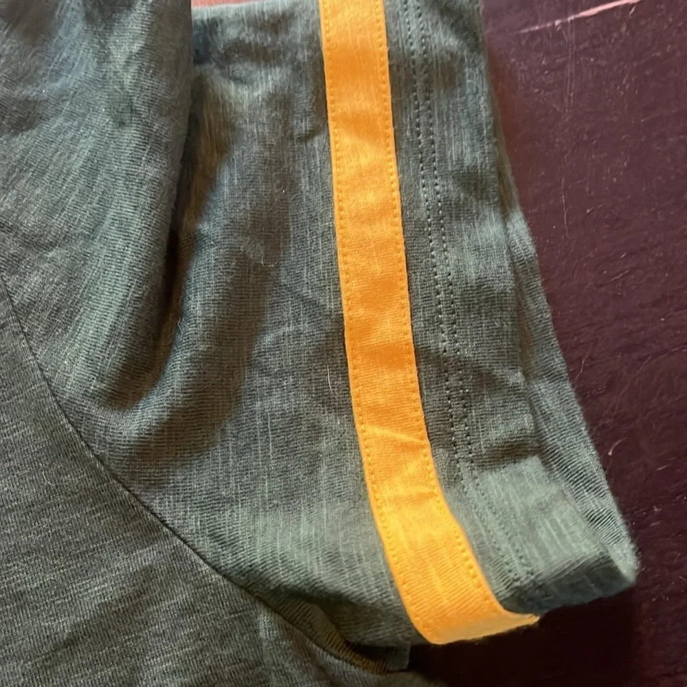 Baylor University vneck women’s medium. GUC. Green/yellow. - Picture 4 of 4